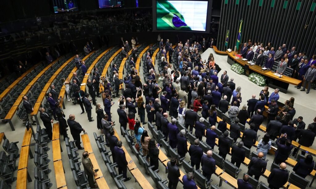 Após intimação de Dino, 14 partidos não detalham emendas parlamentares ao STF
