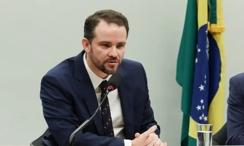 Dívida pública brasileira sob controle, afirma Durigan em comparação internacional