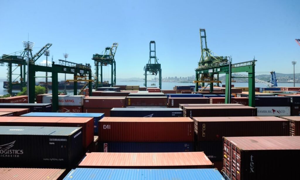 Tarifas dos EUA: balança comercial brasileira resiste, mas setores industriais sentem o golpe