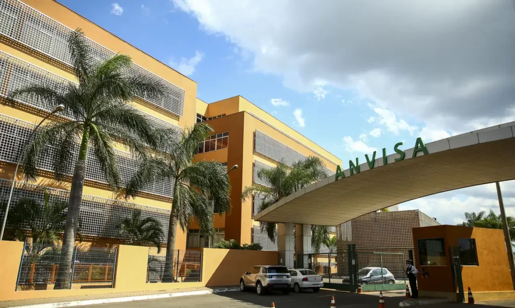 Por falta de estudos e contaminação, Anvisa barra Mister Hemp e recolhe água mineral.