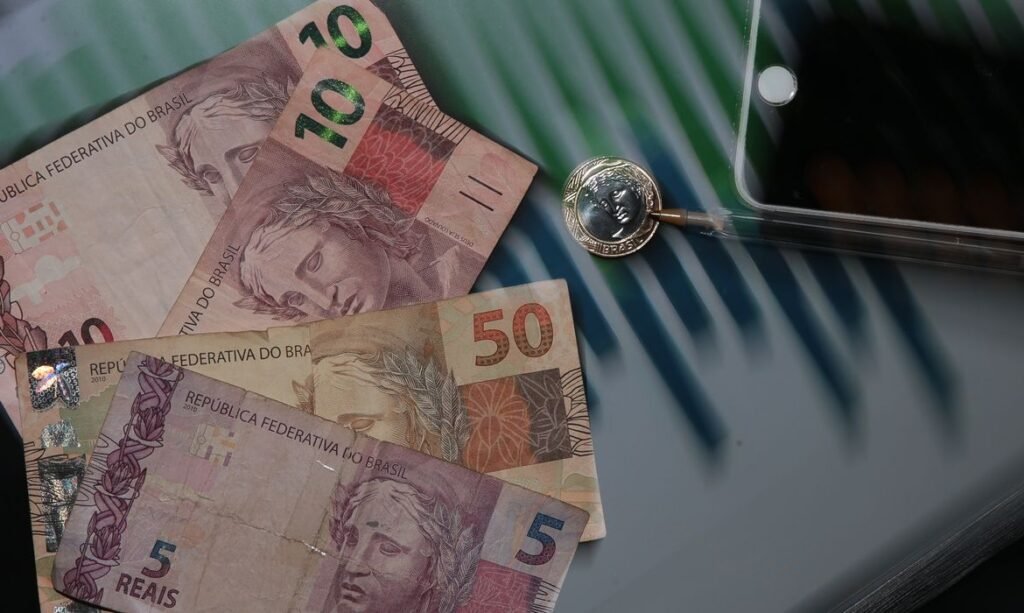 Economia brasileira avança 0,1% em maio, impulsionada por serviços e indústria