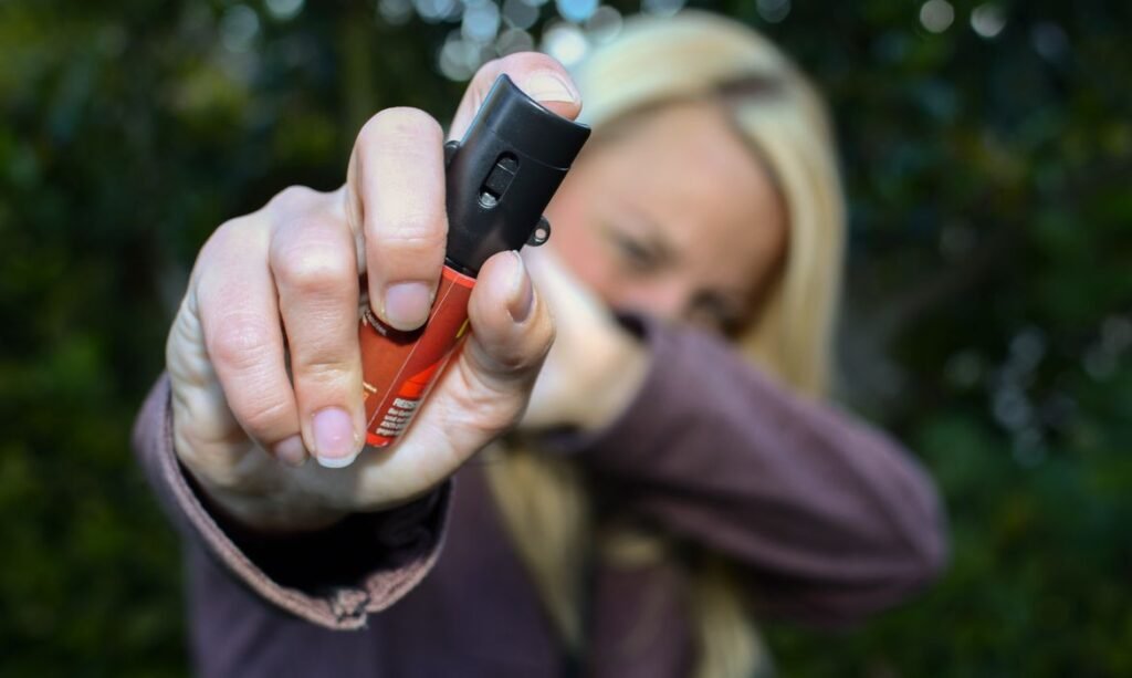 Mulheres adultas podem adquirir e portar spray de pimenta para legítima defesa