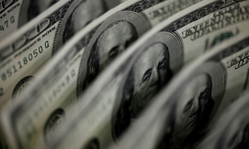 Tensão global impulsiona dólar a R$ 5,11 e petróleo, enquanto bolsa brasileira recua