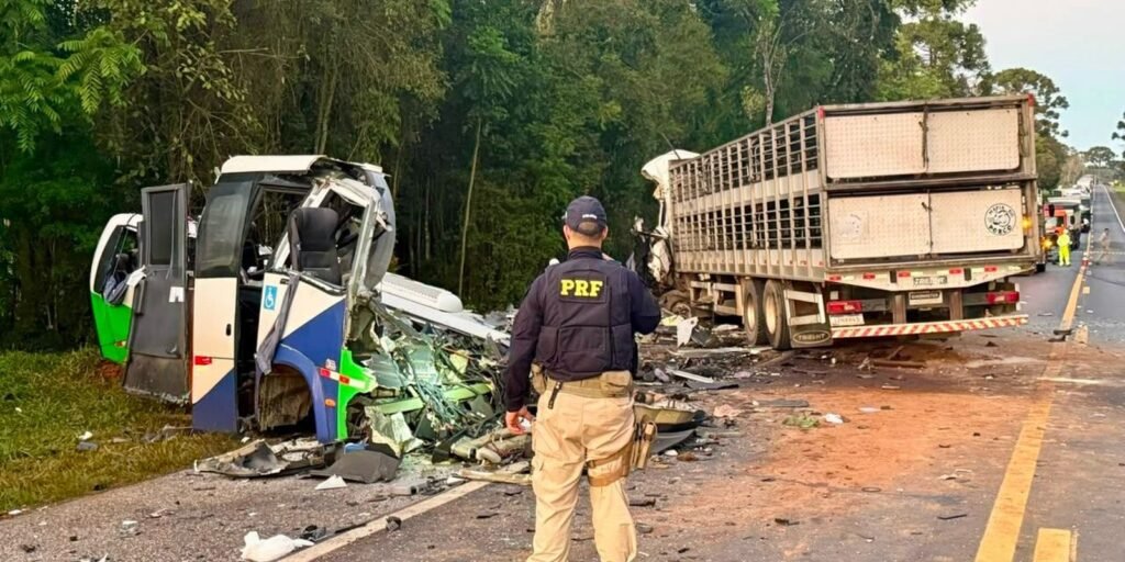 Acidente fatal na Br-373: 23 vítimas e feridos em colisão no Paraná