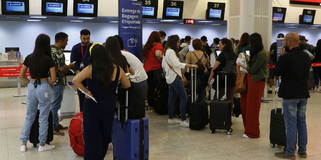 Aeroporto Santos Dumont retoma operações normais após cancelamentos de voos