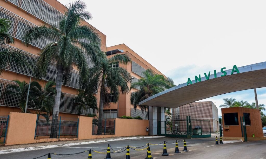 Anvisa determina proibição imediata de 12 produtos de limpeza irregulares