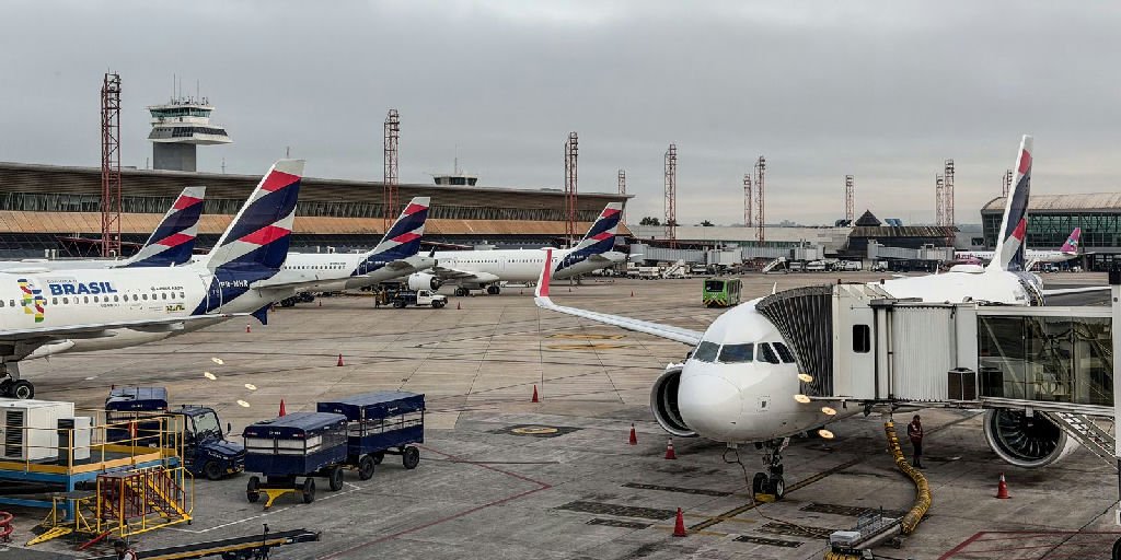 Anvisa renova diretrizes de segurança sanitária para aeroportos e aeronaves no Brasil