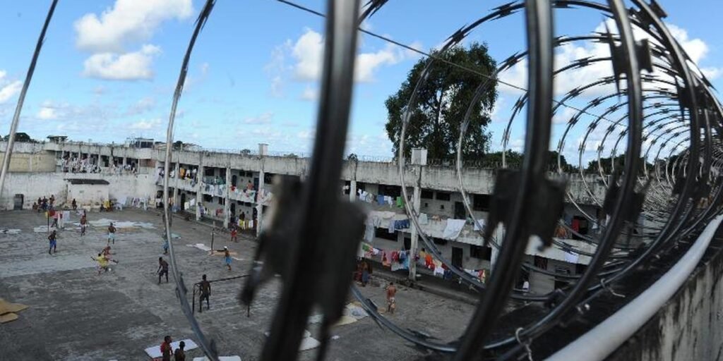 Apreensões em presídios do Rio revelam sofisticação de facções criminosas