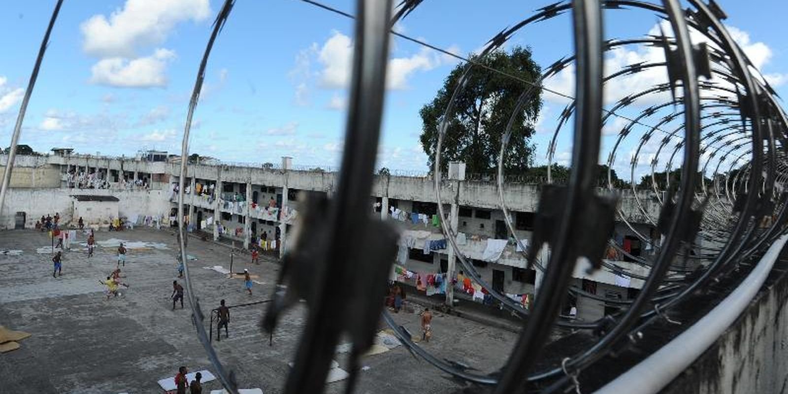 Apreensões em presídios do Rio revelam sofisticação de facções criminosas