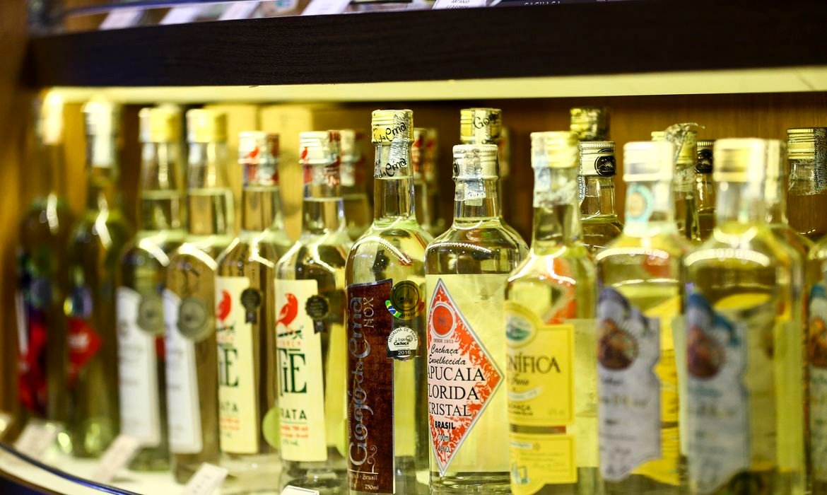 Cachaça no Brasil: número de estabelecimentos cresce 21% e atinge recorde desde 2018