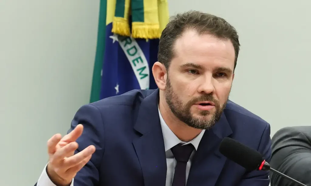 Dario Durigan aponta juros como principal motor do aumento da dívida pública brasileira