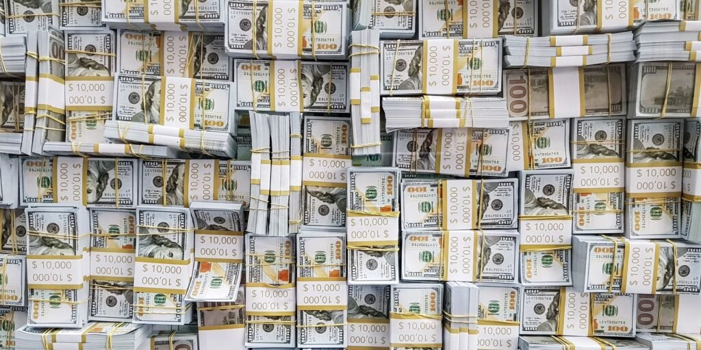 Dólar recua para R$ 5,14 com alívio no mercado externo e bolsa em alta