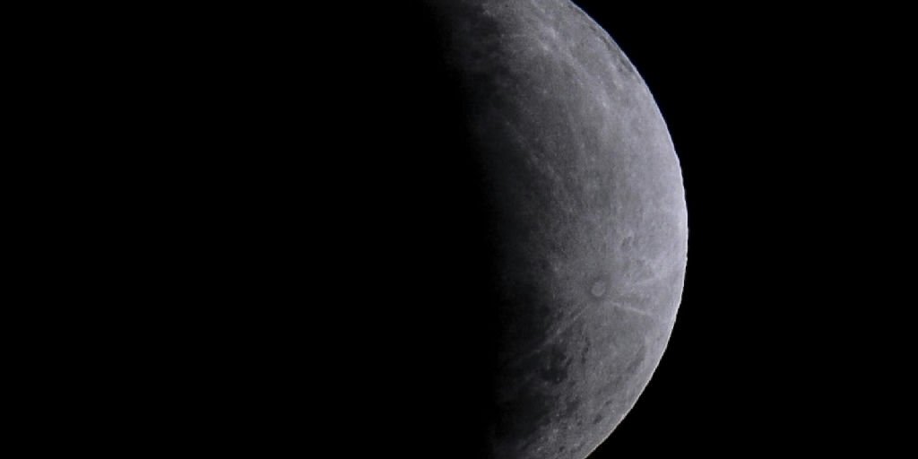 Eclipse parcial da Lua ilumina o céu brasileiro nesta quinta-feira