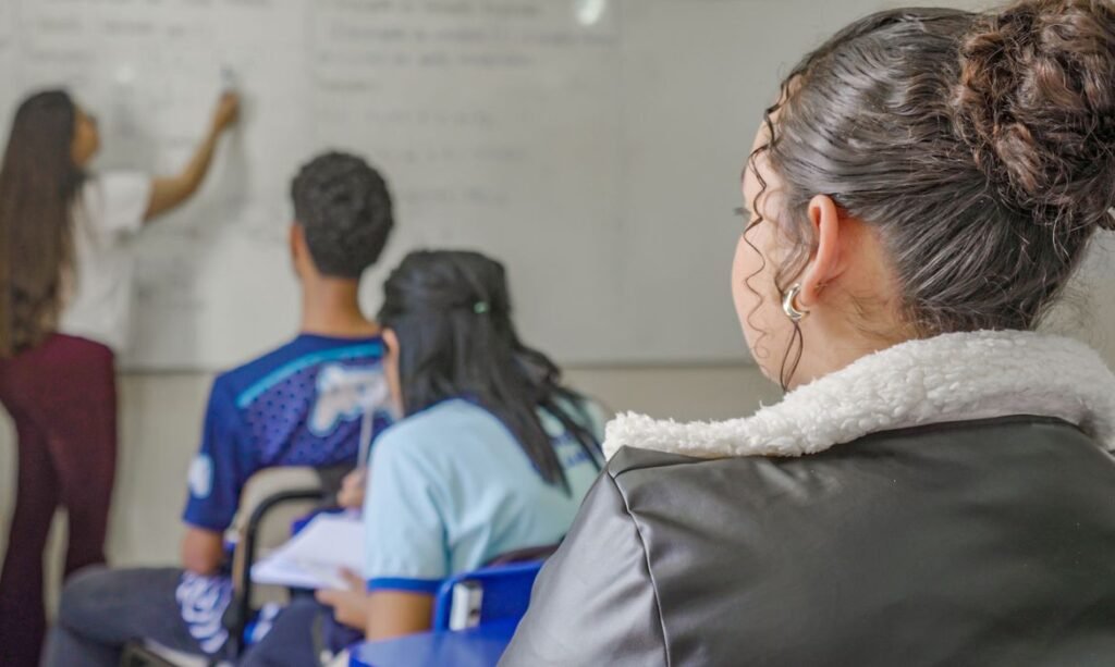 Educação básica no Brasil atinge maior avanço em 20 anos, revela Ideb 2025