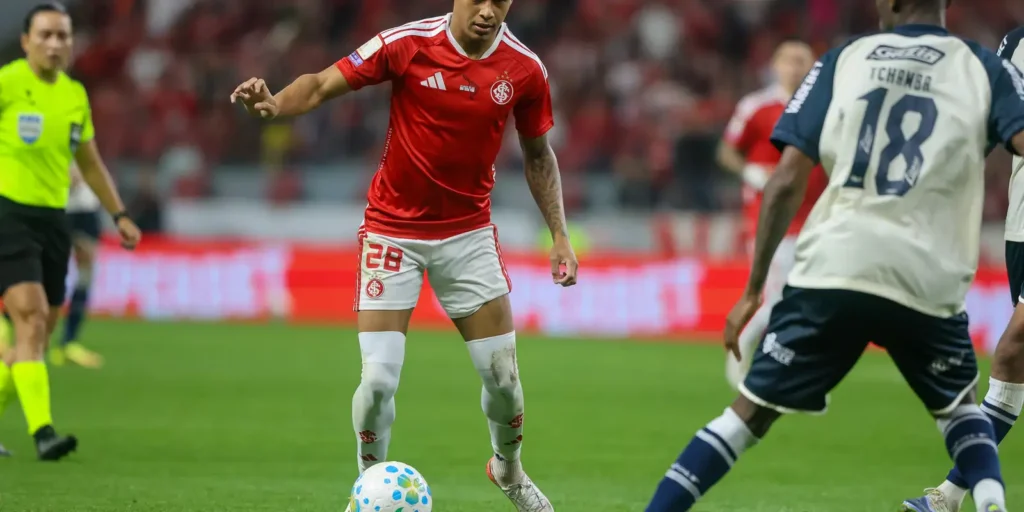 Empate amargo no Beira-rio tira Internacional da zona de rebaixamento no Brasileirão