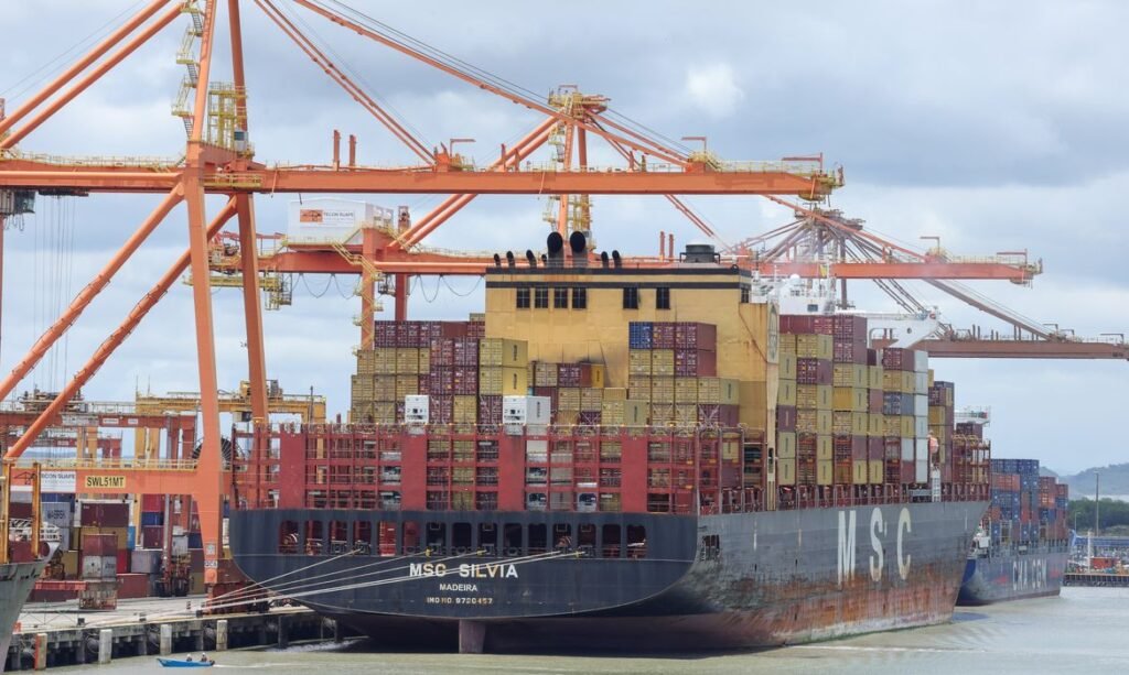 Exportações impulsionam superávit de US$ 7 bilhões na balança comercial em julho