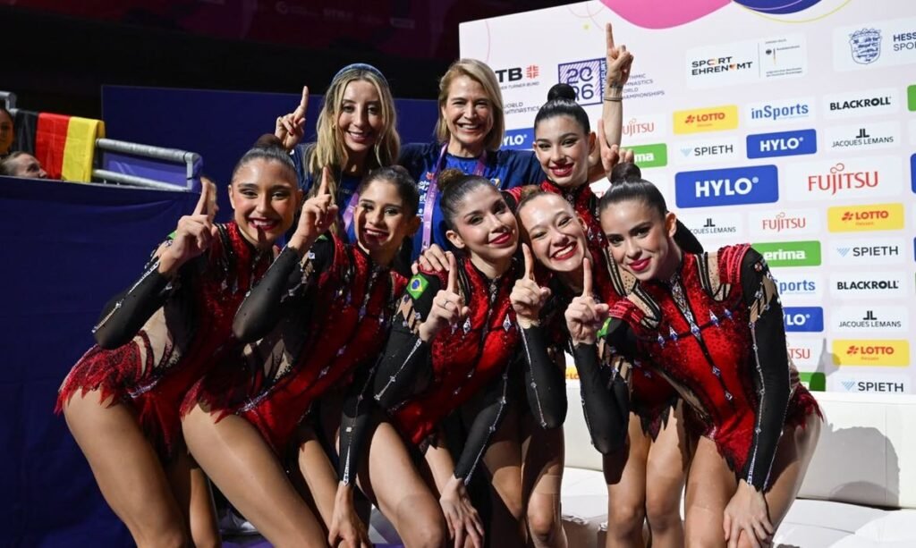 Ginástica rítmica brasileira faz história com dois ouros inéditos em Mundial na Alemanha