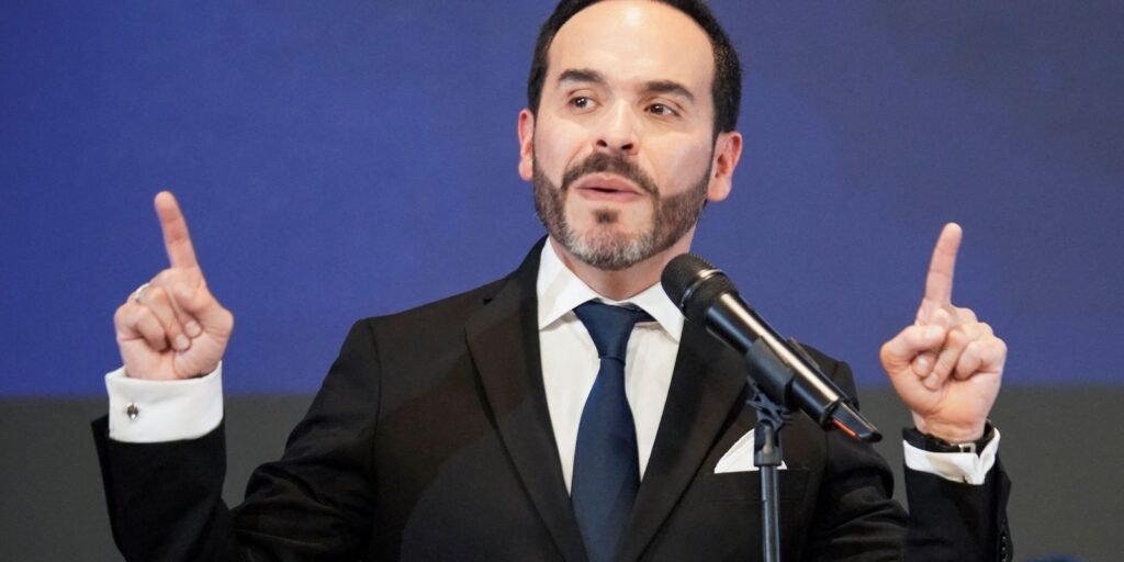 Governo Espriella na Colômbia encerra jornalismo em rádios da paz e gera críticas