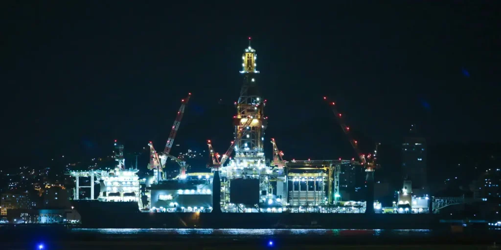 Governo mantém taxa de 12% na exportação de petróleo por 60 dias ignorando liminar judicial