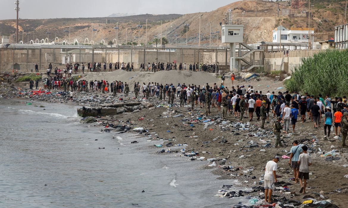 Imigração em Ceuta: ONG responsabiliza Estado marroquino por êxodo e mortes