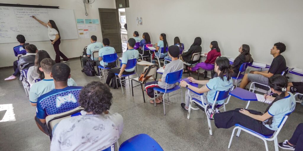 Incentivo à educação: Pé-de-meia libera quinta parcela de frequência a alunos elegíveis