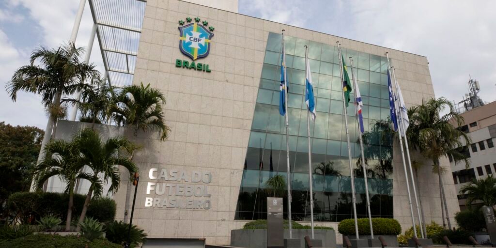 Novas regras de arbitragem no futebol brasileiro: CBF e clubes aprovam mudanças