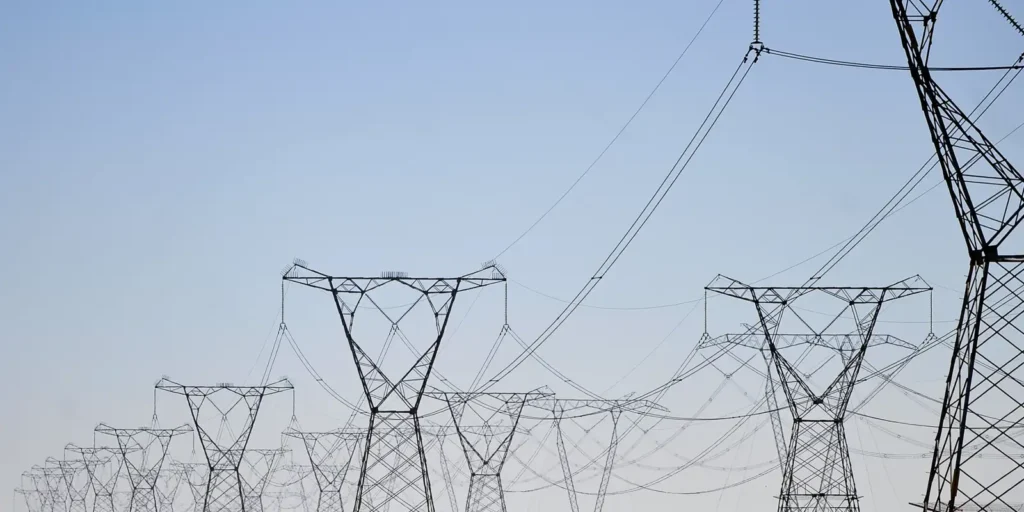 Pela segunda vez em 2026, ONS freia excesso de energia por segurança do sistema