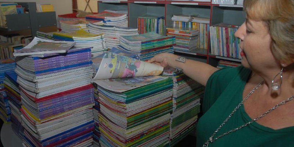 Prazo final para escolas públicas selecionarem livros didáticos de 2027 se encerra em setembro