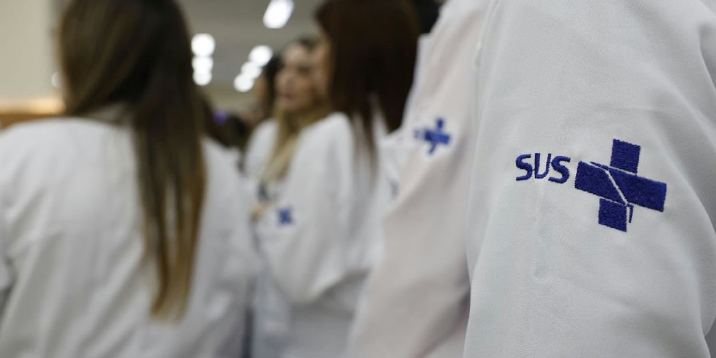 Saúde prorroga contratos de 676 médicos especialistas para fortalecer o SUS