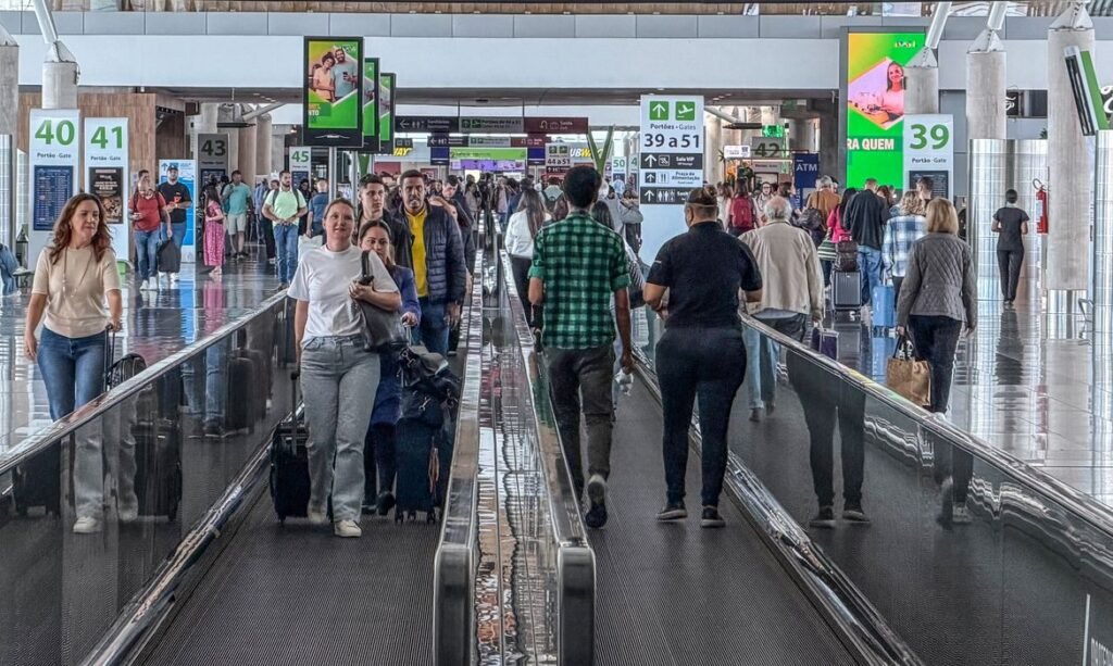 Serviços no Brasil: estabilidade em junho e crescimento de 2% no primeiro semestre