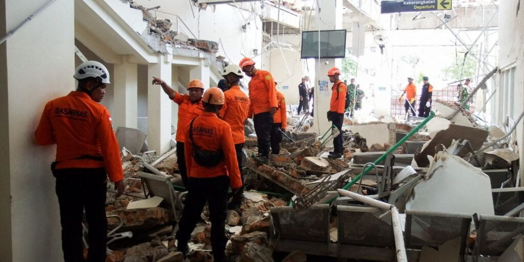 Terremoto na Indonésia: balanço de mortos atinge 100 em meio a esforços de socorro