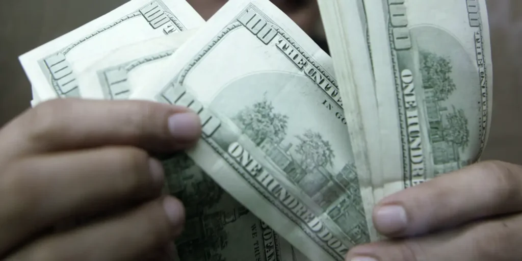 Tom rigoroso do Fed eleva dólar a R$ 5,19 e impacta mercados globais