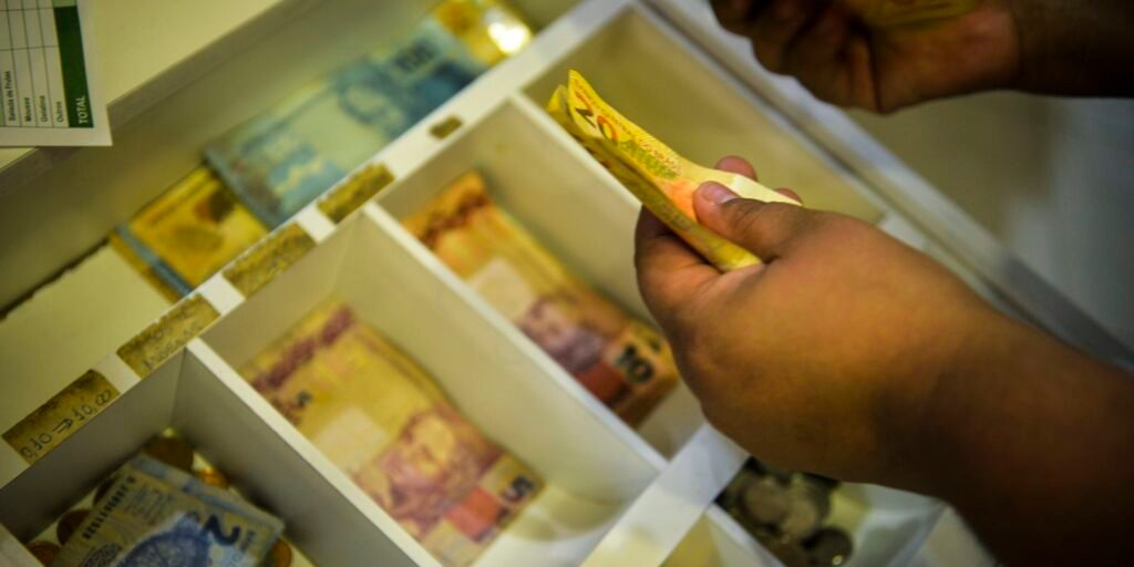 Último pagamento do abono salarial 2026 chega para 4,1 milhões de nascidos em nov/dez