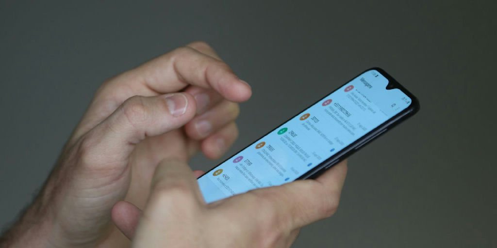 Anatel alerta STF sobre risco de colapso da rede móvel com internet grátis nas eleições