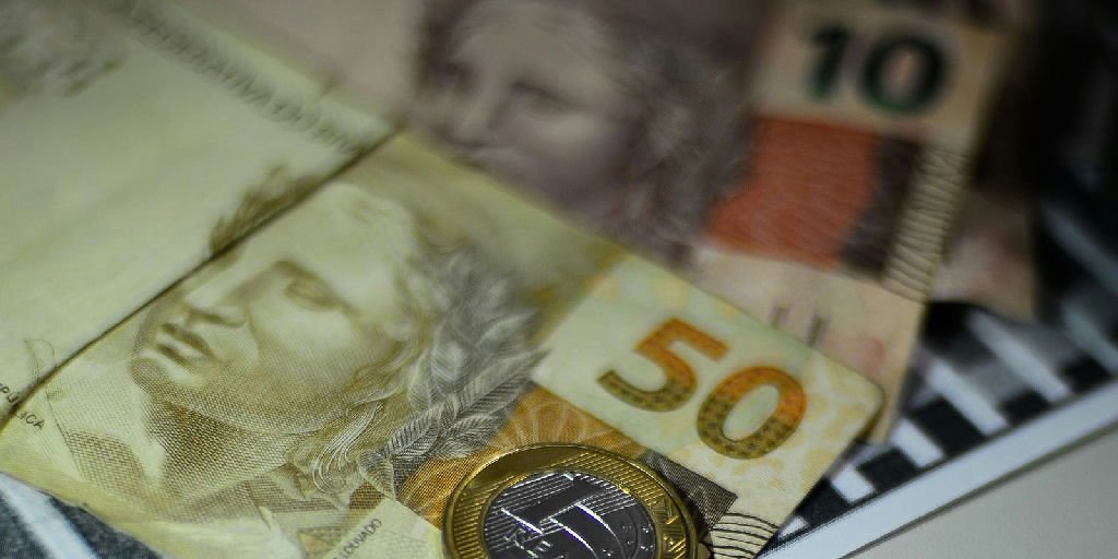 Atividade econômica do Brasil registra leve queda em julho, mas mantém avanço anual
