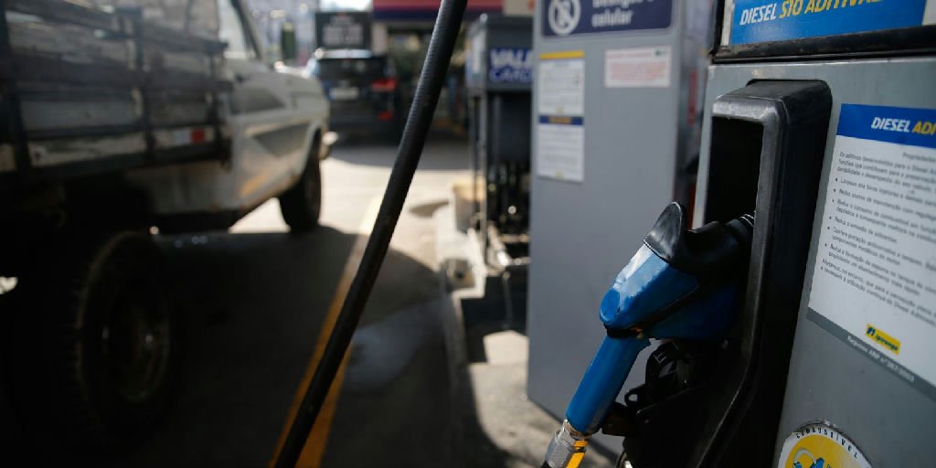 Brasil amplia subsídios para gasolina e diesel em meio à disparada do petróleo
