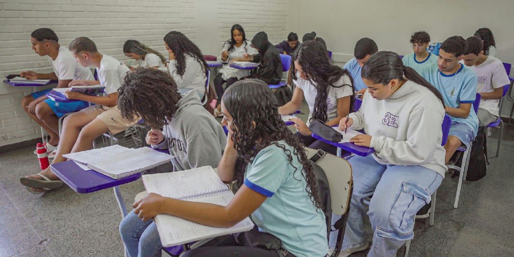 Brasil avança no desempenho escolar a longo prazo, mas patamar ainda é preocupante