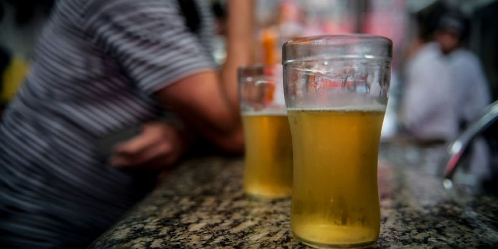 Consumo de álcool e tabaco pode levar à cegueira, alertam especialistas em neuro-oftalmologia