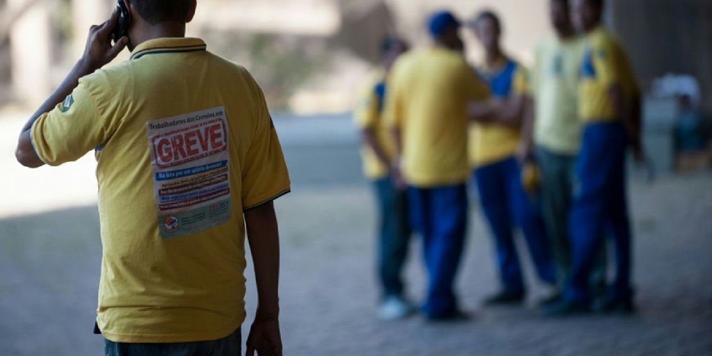 Correios iniciam greve por tempo indeterminado e serviços são afetados em todo o país