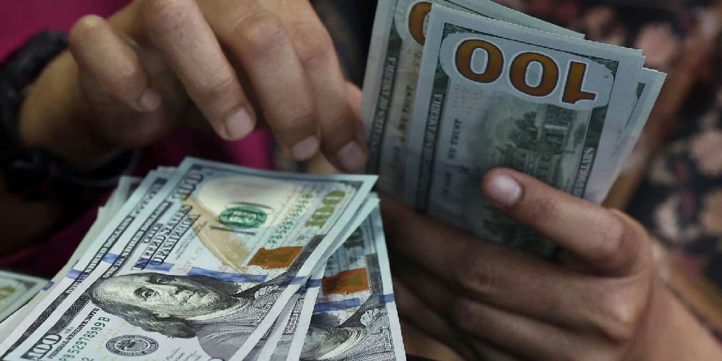 Dólar dispara para R$ 5,22, maior patamar em quase seis meses, em cenário global de incertezas