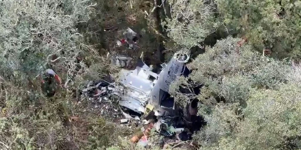 Equipes de resgate localizam destroços de helicóptero com corpo do cantor Rick em Santa Catarina