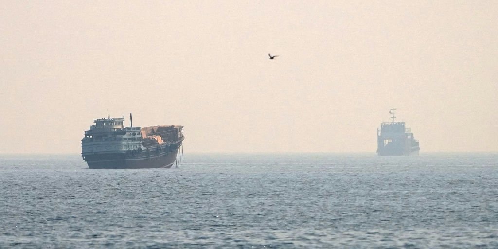 Escalada de tensões: Cancelamento de reunião sobre Ormuz agrava crise do petróleo