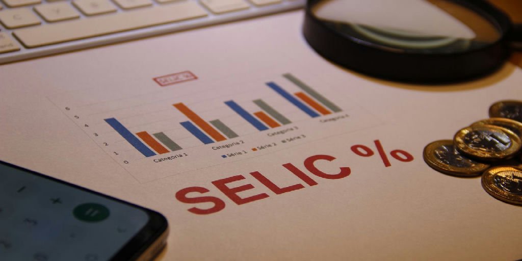 Expectativa do mercado para a Selic em 2026 recua para 13,50%