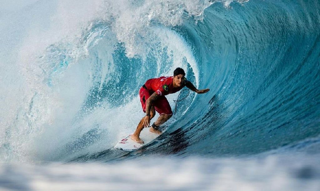 Gabriel Medina brilha com nota 10, mas fica com o vice-campeonato em Fiji