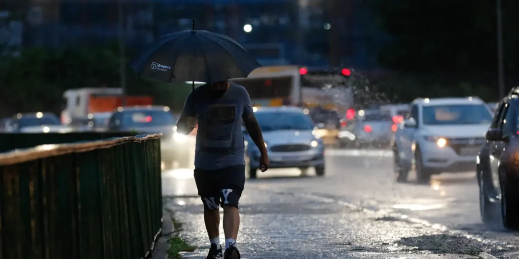 Inmet alerta para chuvas intensas no Sul e Sudeste com mudança de padrão atmosférico