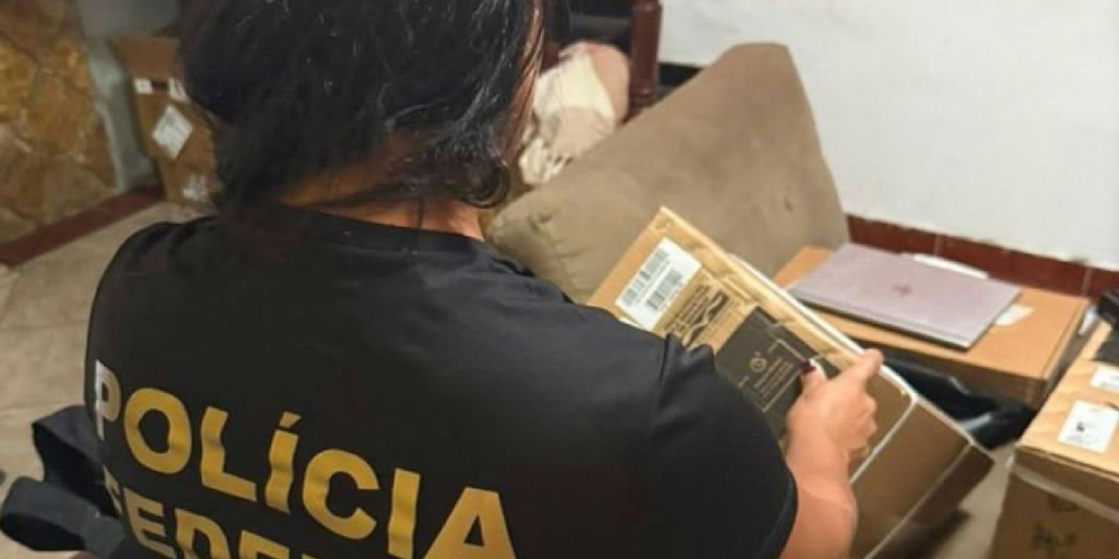 Polícia Federal desarticula esquema de desvio de encomendas postais com documentos falsos