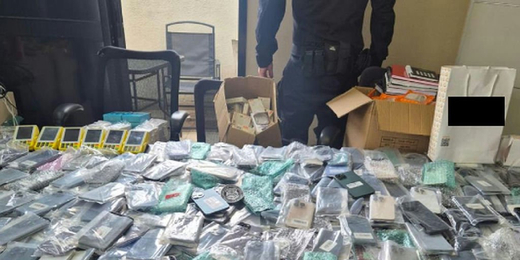Polícia Federal desarticula esquema milionário de contrabando de eletrônicos no Rio