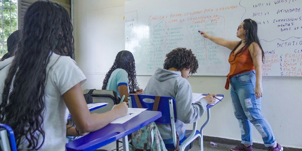 Renovação docente: Brasil enfrenta desafio com queda de 31% de professores jovens