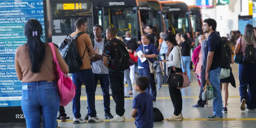 Setor de serviços mantém estabilidade em julho e desacelera alta anual