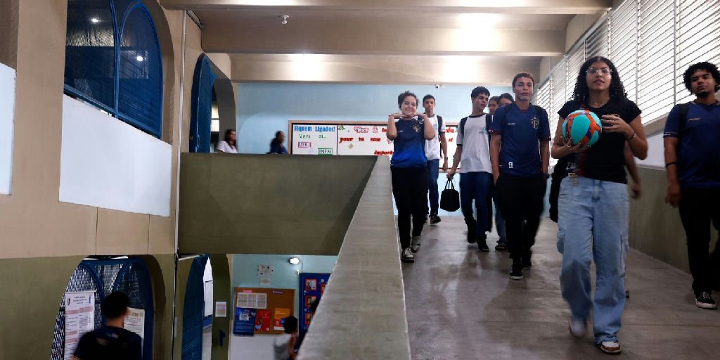 Sexta parcela do Pé-de-meia é liberada para estudantes do ensino médio